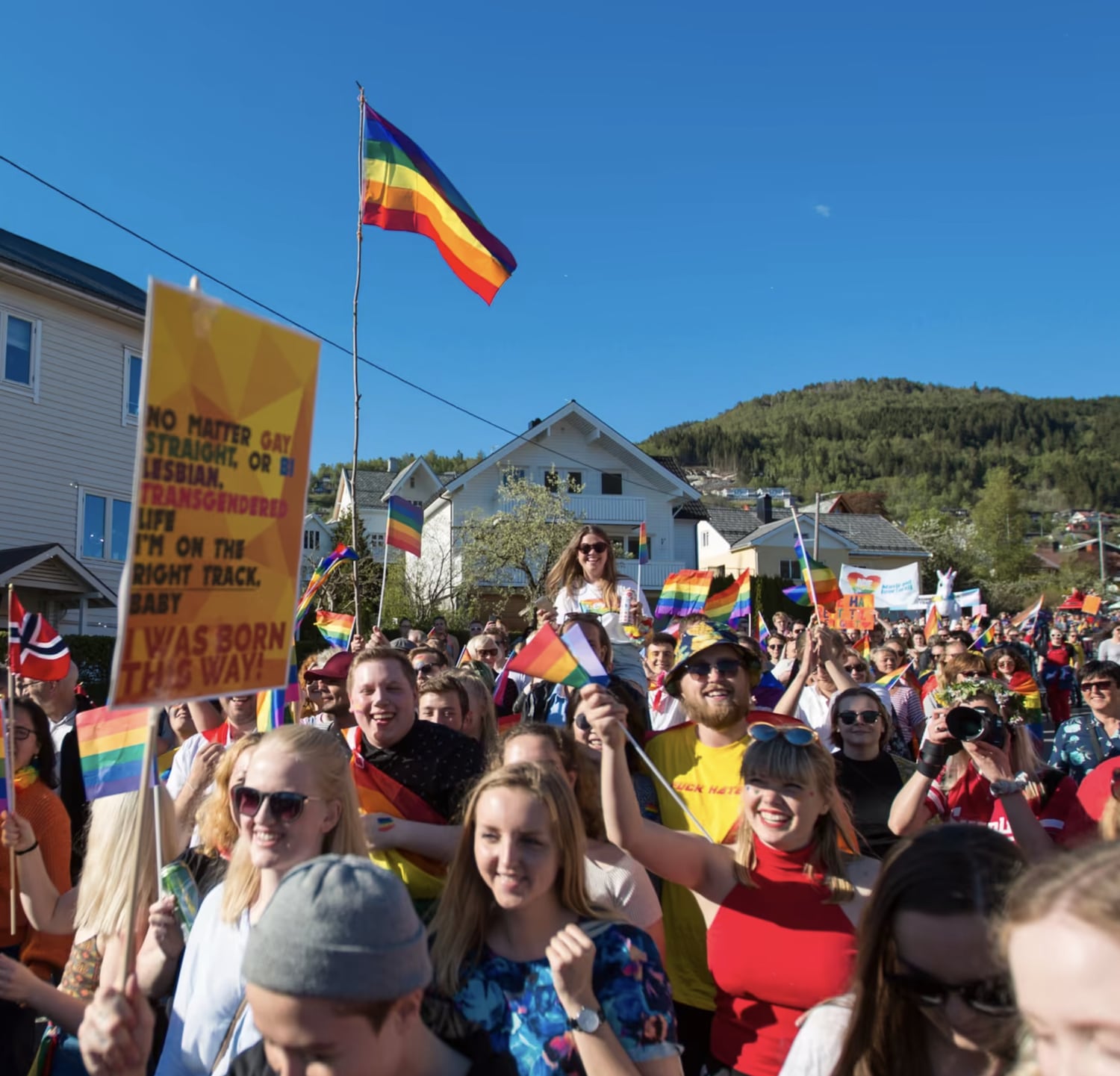 To tusen i pride-parade på bygda